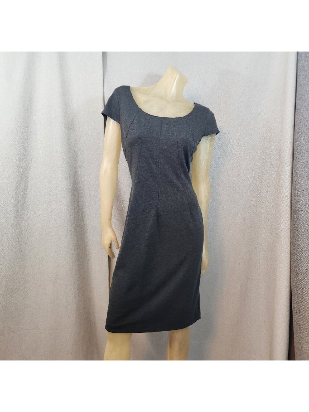 Tahari Arthur Levine Gray Round Neck Cap Slv Bodycon Shift Dress Size 12 LARGE